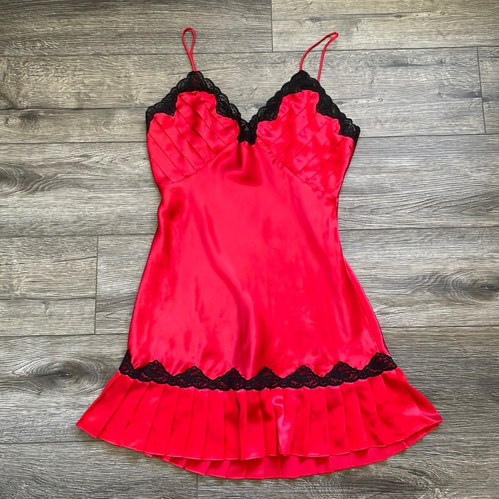 Victoria's Secret | Vintage Gold Label Red Satin Lace Pleated Chemise Slip Small